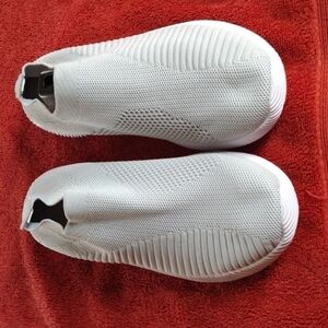 NWOT  Ladies Running Shoes